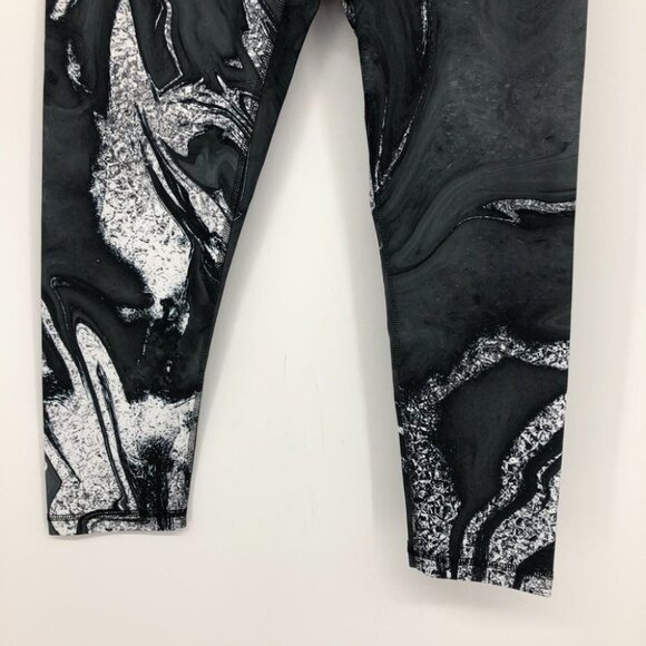 Silver Icing black and grey marble swirl cropped athletic leggings - Picture 5 of 13